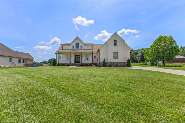 579 Buddy Rd, Burns, TN 37029