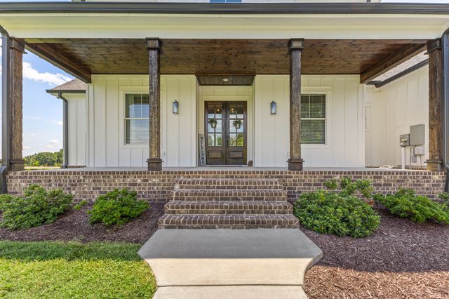 579 Buddy Rd, Burns, TN 37029