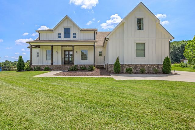 579 Buddy Rd, Burns, TN 37029
