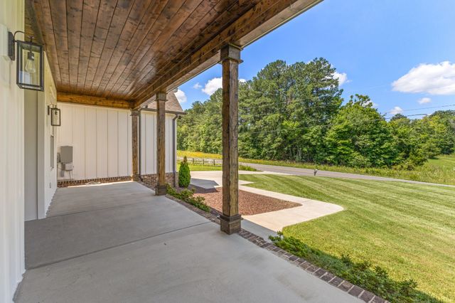 579 Buddy Rd, Burns, TN 37029