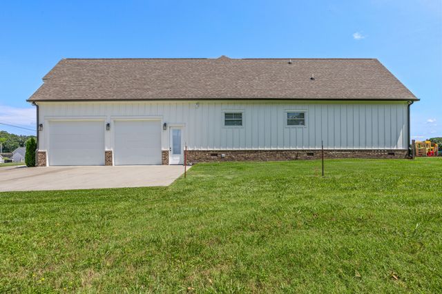579 Buddy Rd, Burns, TN 37029