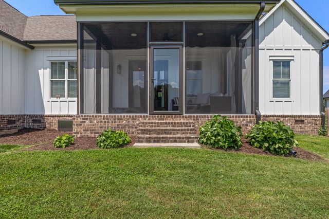 579 Buddy Rd, Burns, TN 37029