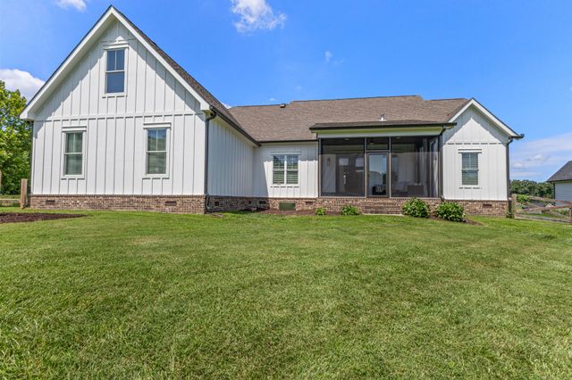 579 Buddy Rd, Burns, TN 37029