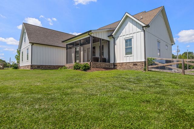 579 Buddy Rd, Burns, TN 37029