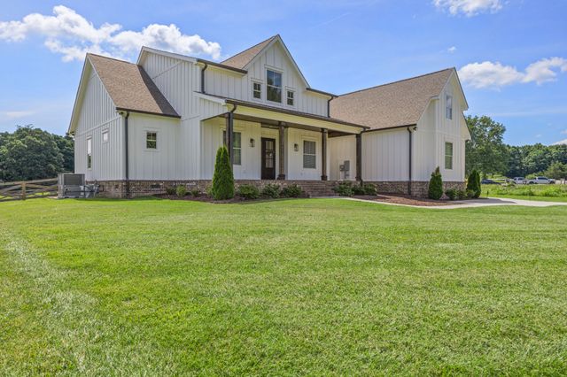 579 Buddy Rd, Burns, TN 37029
