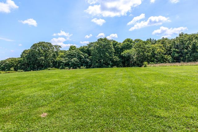 579 Buddy Rd, Burns, TN 37029
