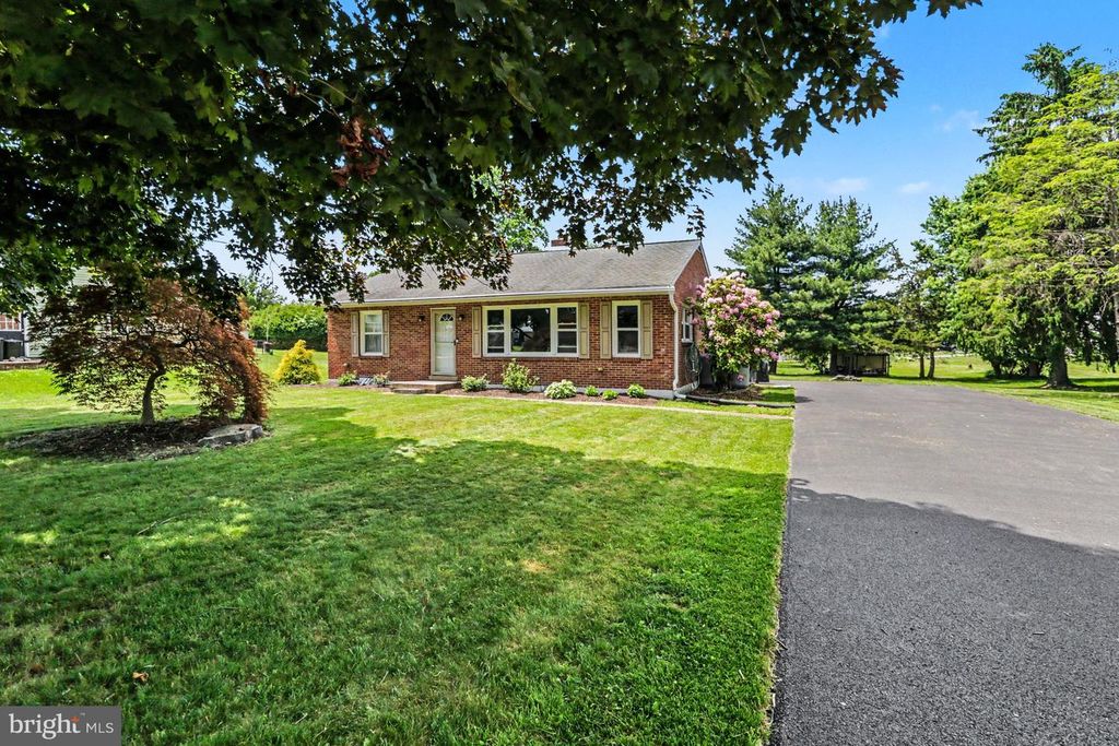 829 OLD FORGE RD, New Cumberland, PA 17070