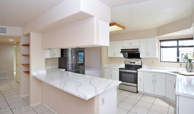6049 N Reliance Drive, Tucson, AZ 85704