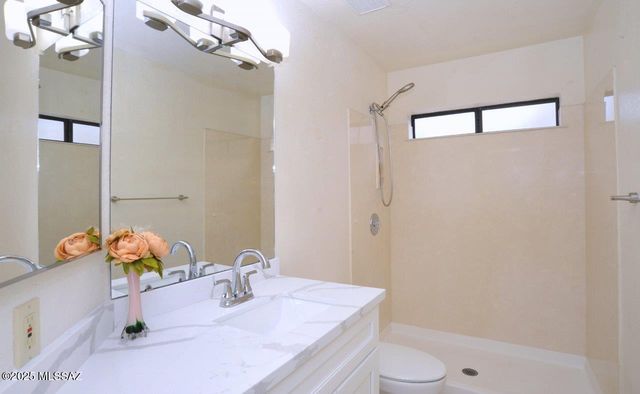 6049 N Reliance Drive, Tucson, AZ 85704