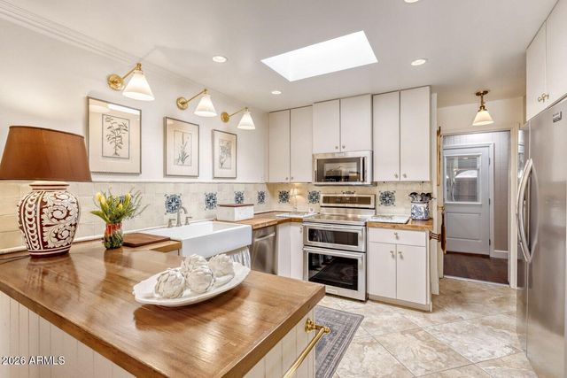 7937 E CRESTWOOD Way, Scottsdale, AZ 85250