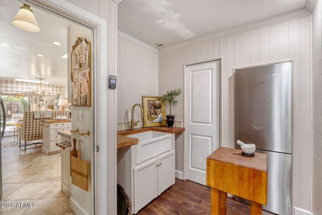 7937 E CRESTWOOD Way, Scottsdale, AZ 85250