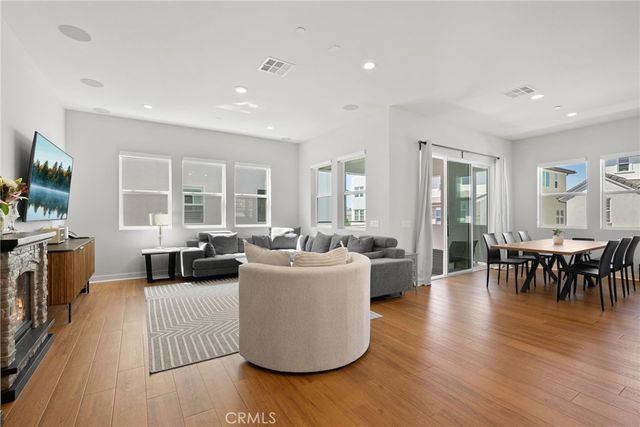 200 Newton, Lake Forest, CA 92630