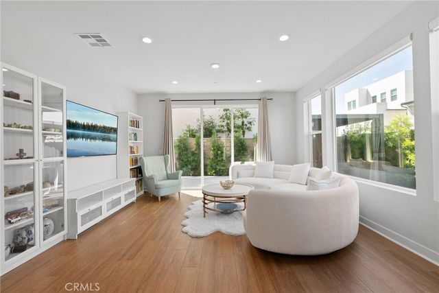 200 Newton, Lake Forest, CA 92630