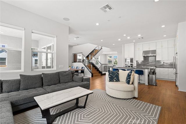 200 Newton, Lake Forest, CA 92630