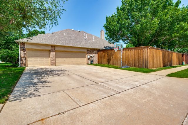 1212 Diamond Leaf Drive, Corinth, TX 76208