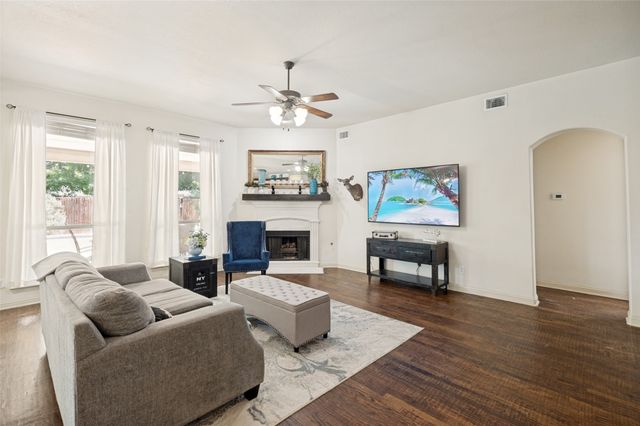 1212 Diamond Leaf Drive, Corinth, TX 76208