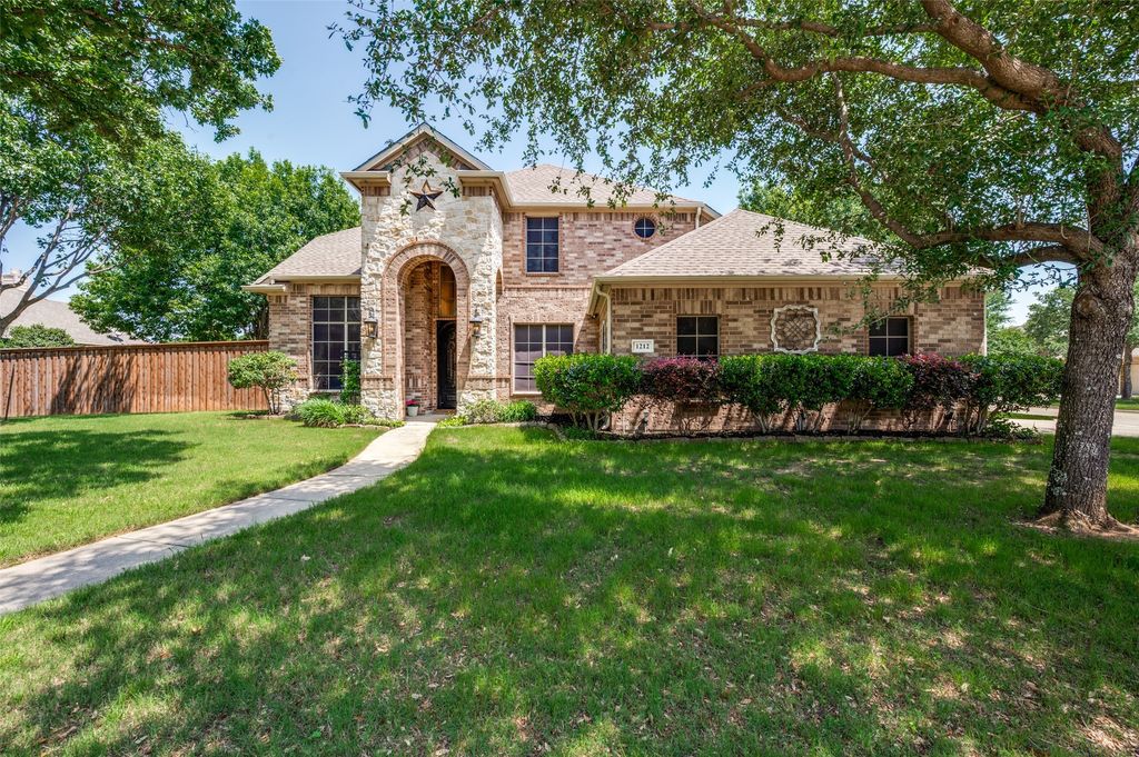 1212 Diamond Leaf Drive, Corinth, TX 76208