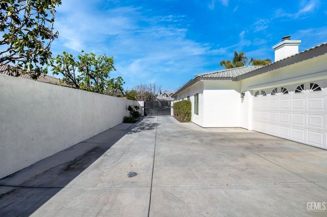 11315 Queensbury Drive, Bakersfield, CA 93312