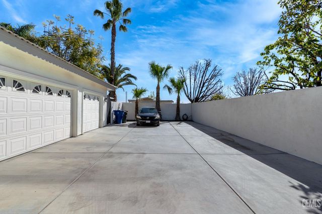 11315 Queensbury Drive, Bakersfield, CA 93312