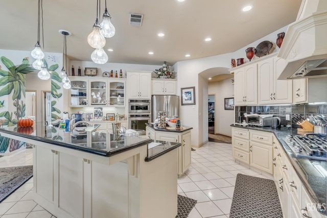 11315 Queensbury Drive, Bakersfield, CA 93312