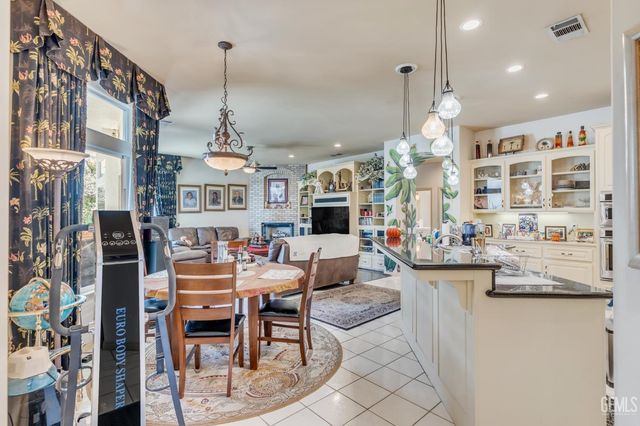 11315 Queensbury Drive, Bakersfield, CA 93312