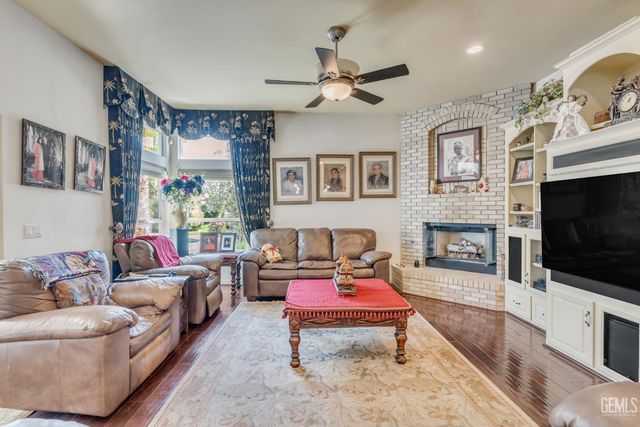 11315 Queensbury Drive, Bakersfield, CA 93312