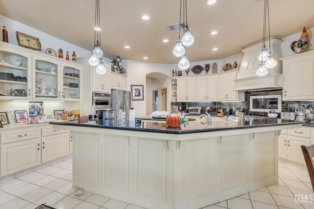 11315 Queensbury Drive, Bakersfield, CA 93312