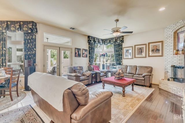 11315 Queensbury Drive, Bakersfield, CA 93312