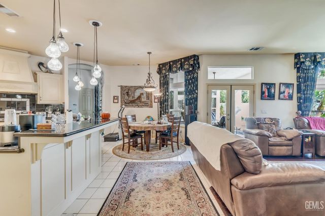 11315 Queensbury Drive, Bakersfield, CA 93312