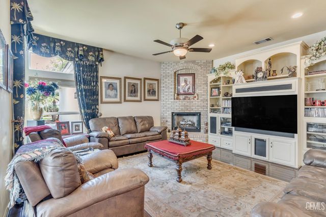 11315 Queensbury Drive, Bakersfield, CA 93312