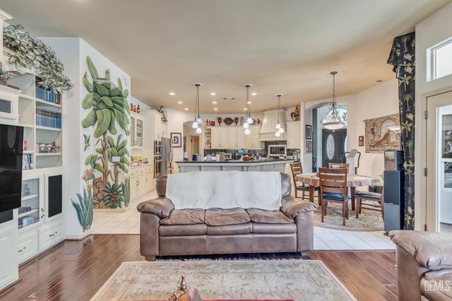 11315 Queensbury Drive, Bakersfield, CA 93312