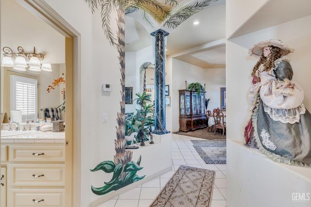 11315 Queensbury Drive, Bakersfield, CA 93312