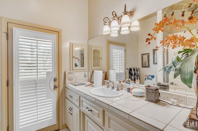 11315 Queensbury Drive, Bakersfield, CA 93312