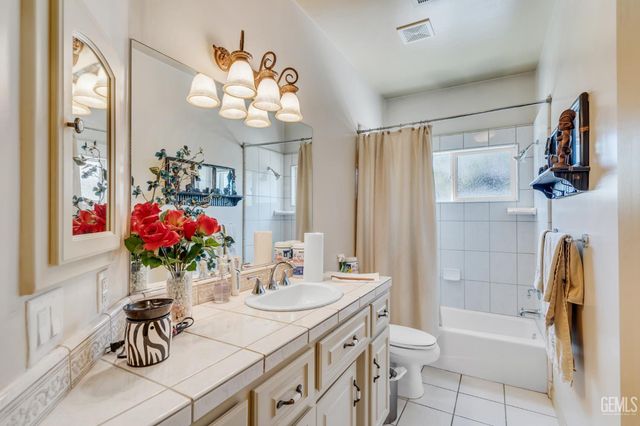 11315 Queensbury Drive, Bakersfield, CA 93312