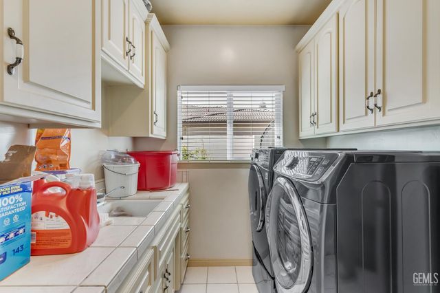 11315 Queensbury Drive, Bakersfield, CA 93312