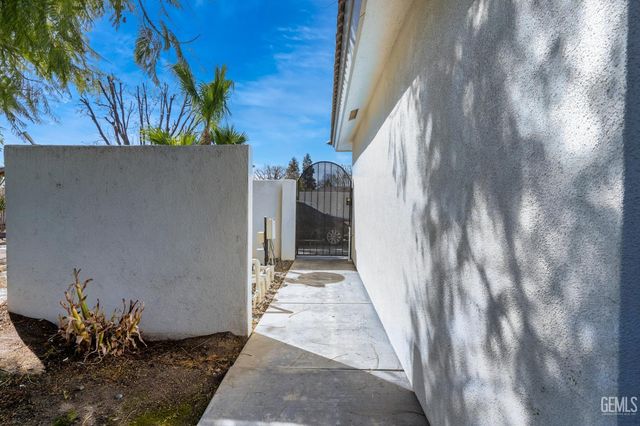 11315 Queensbury Drive, Bakersfield, CA 93312