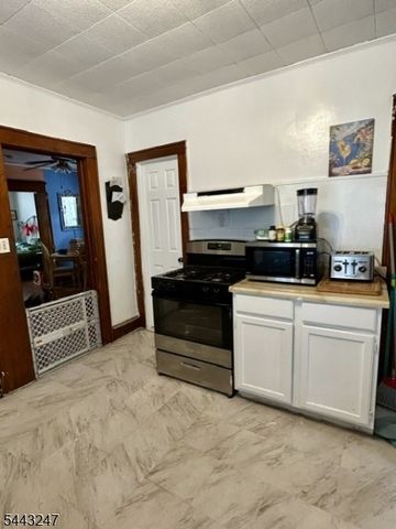 523 Richmond St, Elizabeth City, NJ 07202