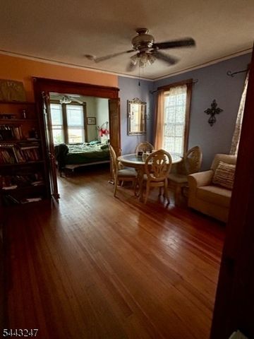 523 Richmond St, Elizabeth City, NJ 07202