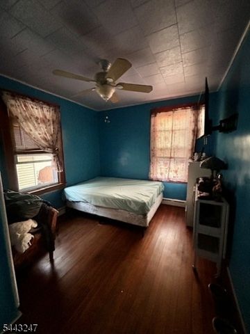 523 Richmond St, Elizabeth City, NJ 07202