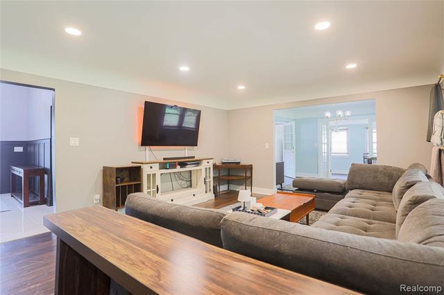38598 Applewood Street, Clinton Township, MI 48036