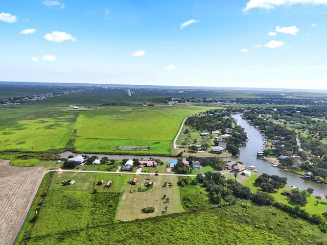 474 Private Road 674, Sargent, TX 77414