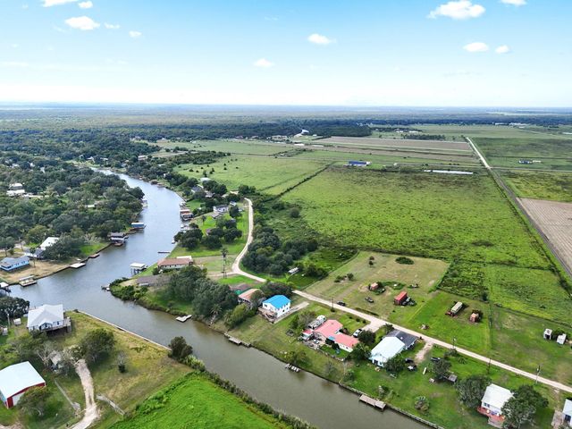 474 Private Road 674, Sargent, TX 77414