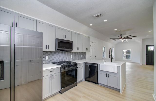 1909 Melbourne Street, Houston, TX 77026