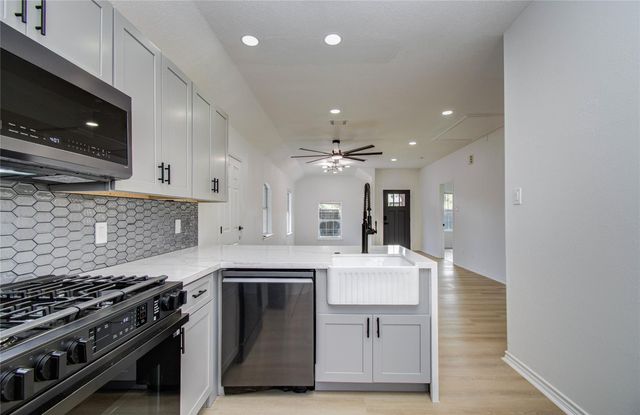 1909 Melbourne Street, Houston, TX 77026