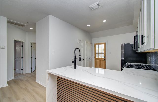 1909 Melbourne Street, Houston, TX 77026