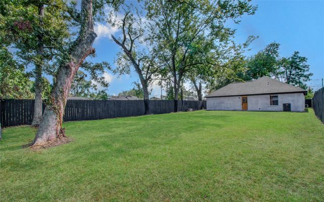 1909 Melbourne Street, Houston, TX 77026