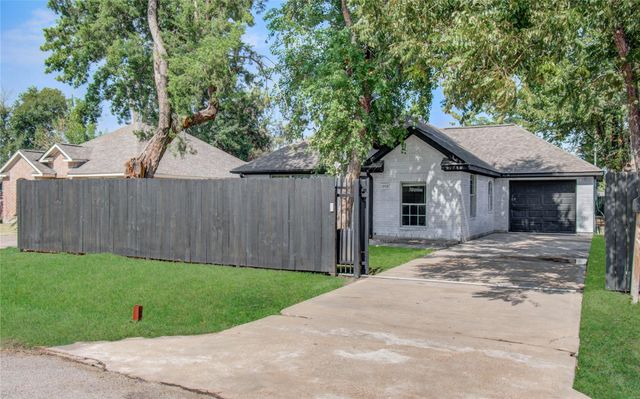 1909 Melbourne Street, Houston, TX 77026