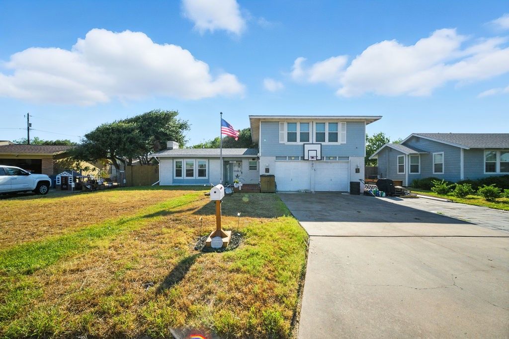 103 W Janin Circ, Portland, TX 78374