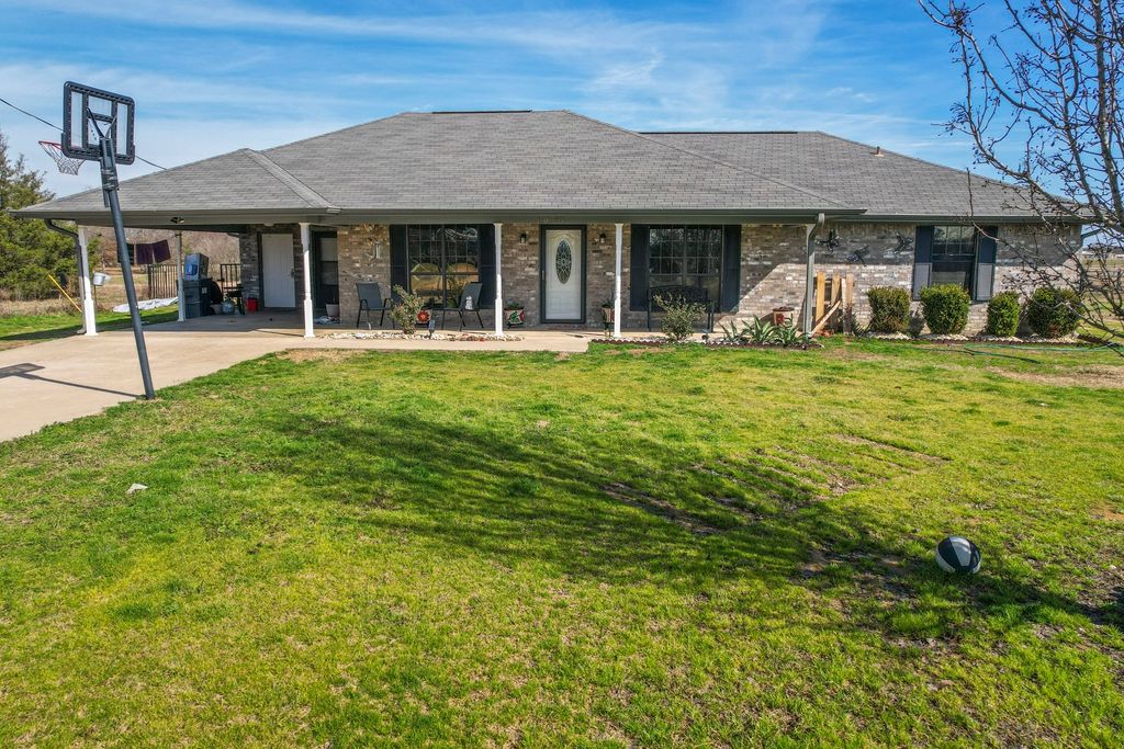 1960 County Road 1030, Mount Vernon, TX 75457