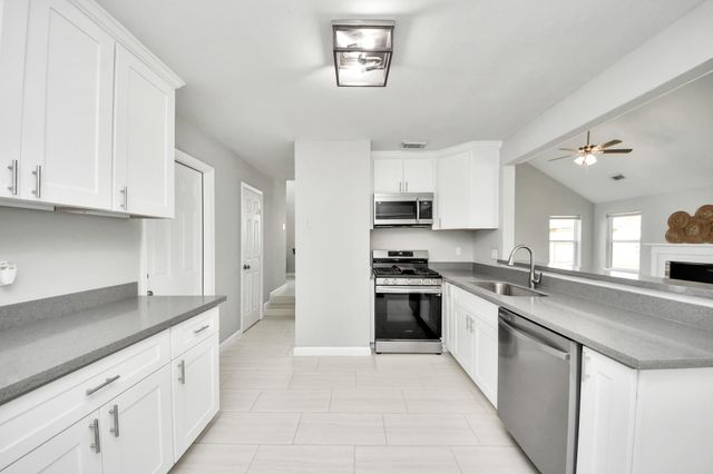 4450 Hidden Trace Court, Houston, TX 77066